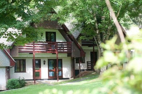 Tolroy Manor Holiday Park Хейл Екстериор снимка