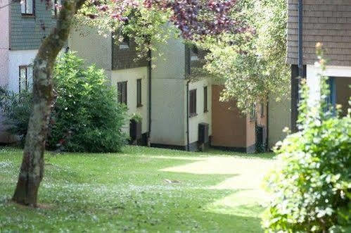 Tolroy Manor Holiday Park Хейл Екстериор снимка